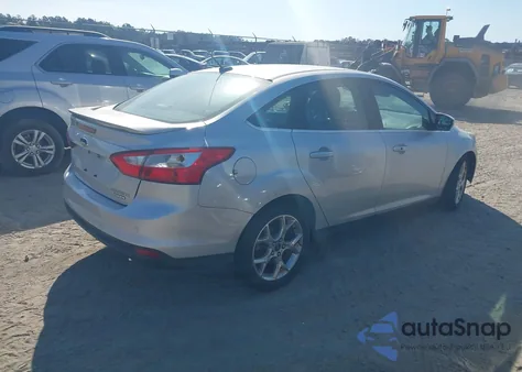 2013 Ford Focus Titanium z USA, uszkodzony, nr VIN 1FADP3J21DL378966